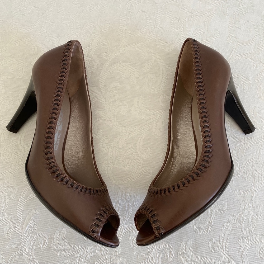 salvatore ferragamo whipstitch peep toe pumps - Picture 4 of 7